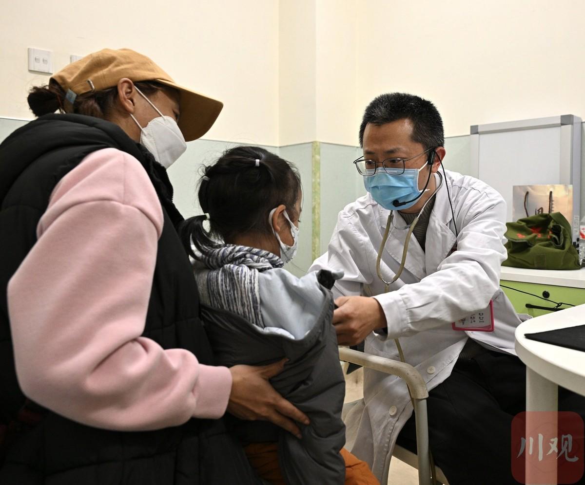 感冒发烧去诊所，医生不给你输液了？别急，这是好事

7月1日，国家卫健委等五部门