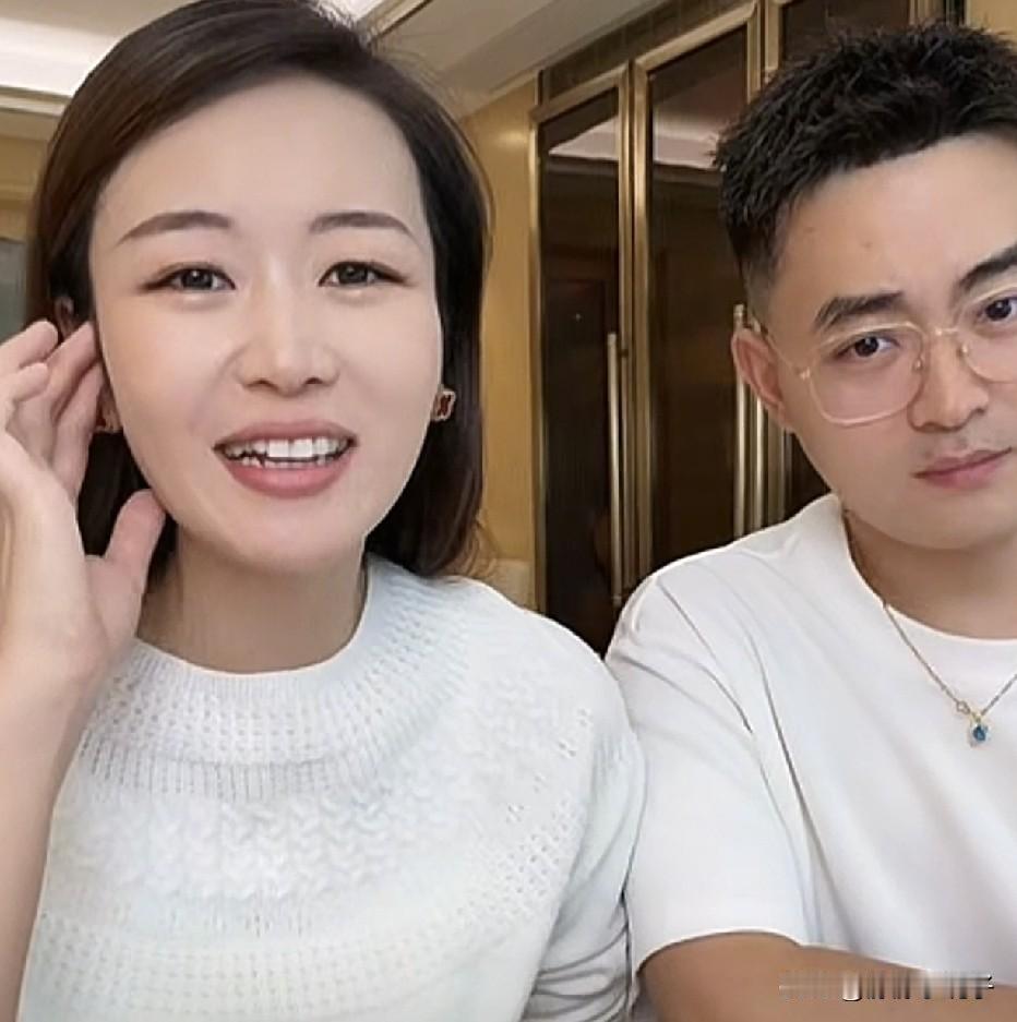 33岁梦丹终于宣布怀孕了 ，网友问：那谁来带孩子？伟杰有点诧异，迟疑一会说让丈母