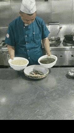 拼盘水平确实很高，厨艺咋样隔着屏幕看不出来，绝知此事要躬行，若想知味必须品尝[捂