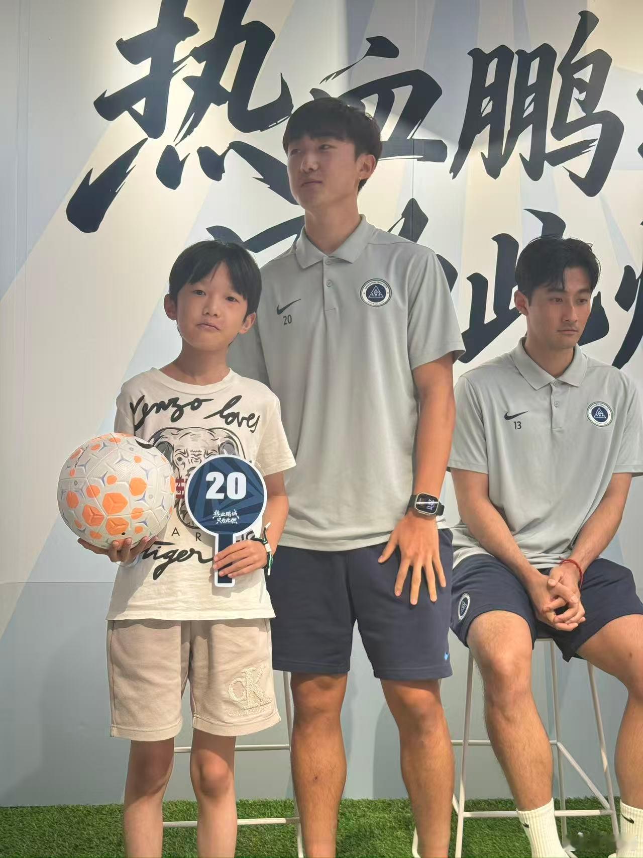 深圳新鹏城恭喜玄智健入选U23国足集训名单！年初，20出头的他从亚泰加盟深圳新鹏