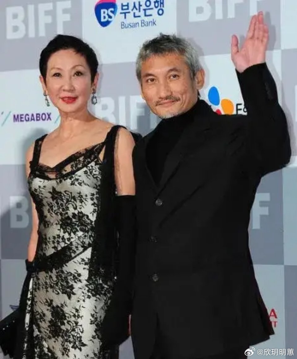 施南生去世前几天徐克、林青霞、张艾嘉等人去看望她，就猜可能情况很不妙了，施南生这