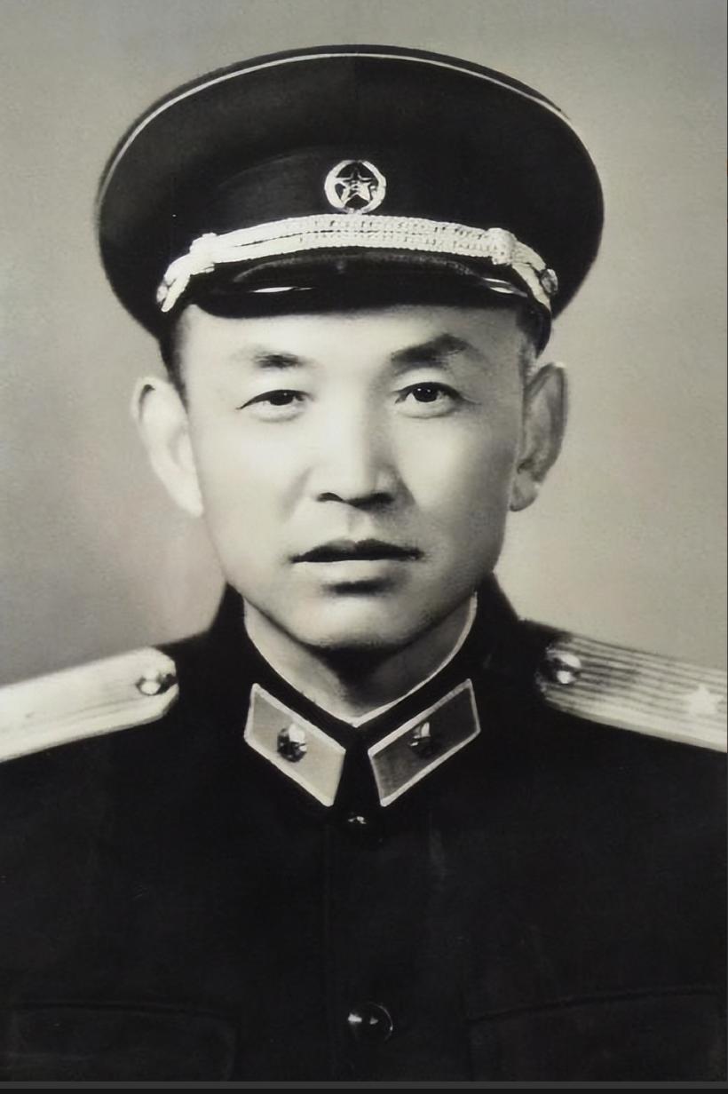 “资历不够咋办？”军长沉吟片刻，接连调走三任师长。1951年，140师参谋长黎原