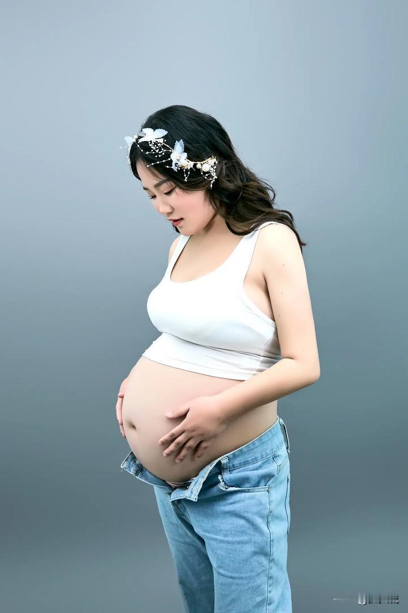 带球回国，我以为是有些人把国外的篮球或者羽毛球，乒乓球等带回国了，原来我理解的球