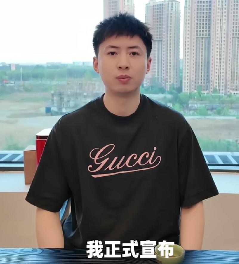 你看看，这个方博，突然变得这么严肃，还有点儿不适应了。
       这不，昨晚