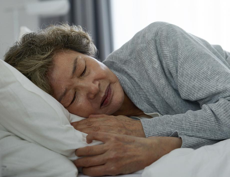 “8小时睡眠论”是错的？60岁以后，最长寿睡眠时间是多少？

“我是不是睡太多了
