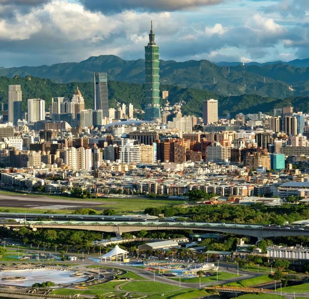 台湾有点猛！
根据台湾省公布的2025年前三季度GDP数据，按人民币计算台湾省前