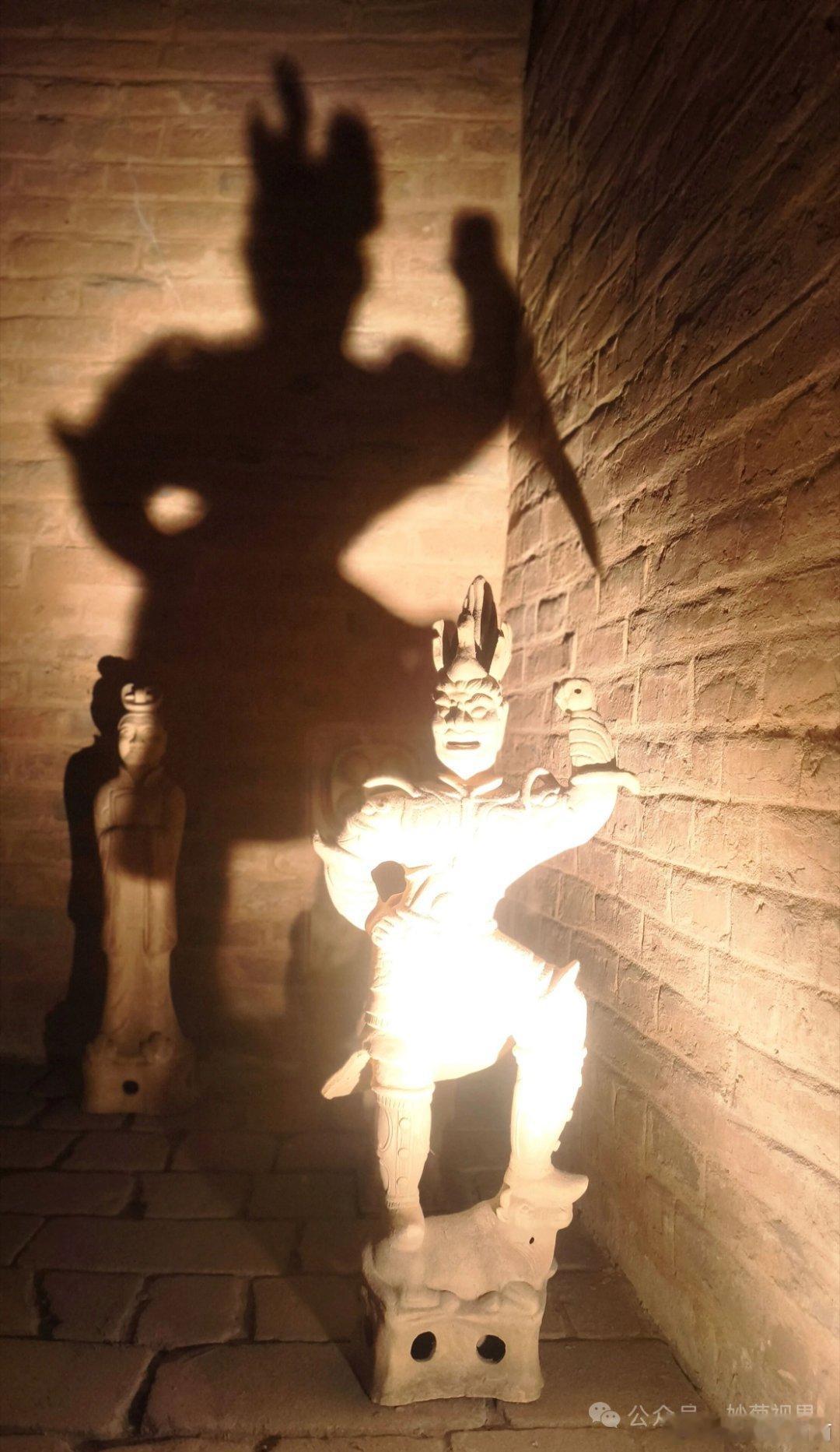 洛阳古墓博物馆｜手中无剑，影里藏锋洛阳古墓博物馆，一座藏于地下的千年秘境，也是世