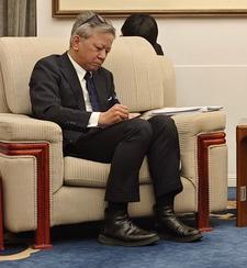 日方态度蛮横寸步不让！我方主动紧急约见交涉，对方非但不收敛，反倒当场硬刚反驳，还