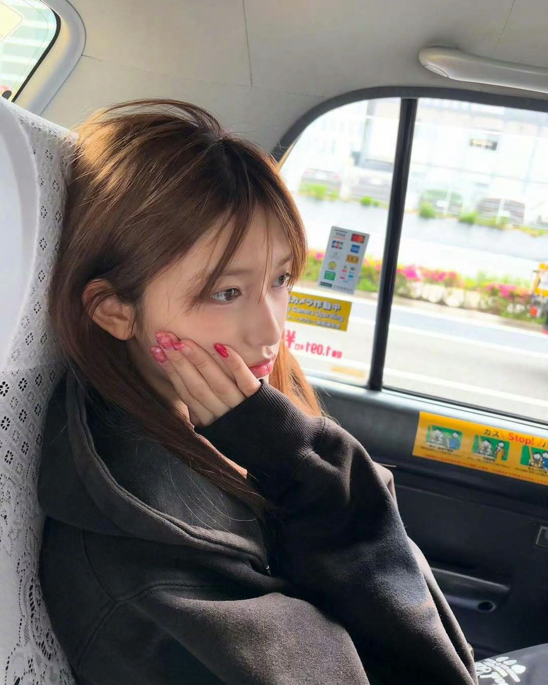 以前都只看脸，看这几张照片发现手也太美了 ​​​
