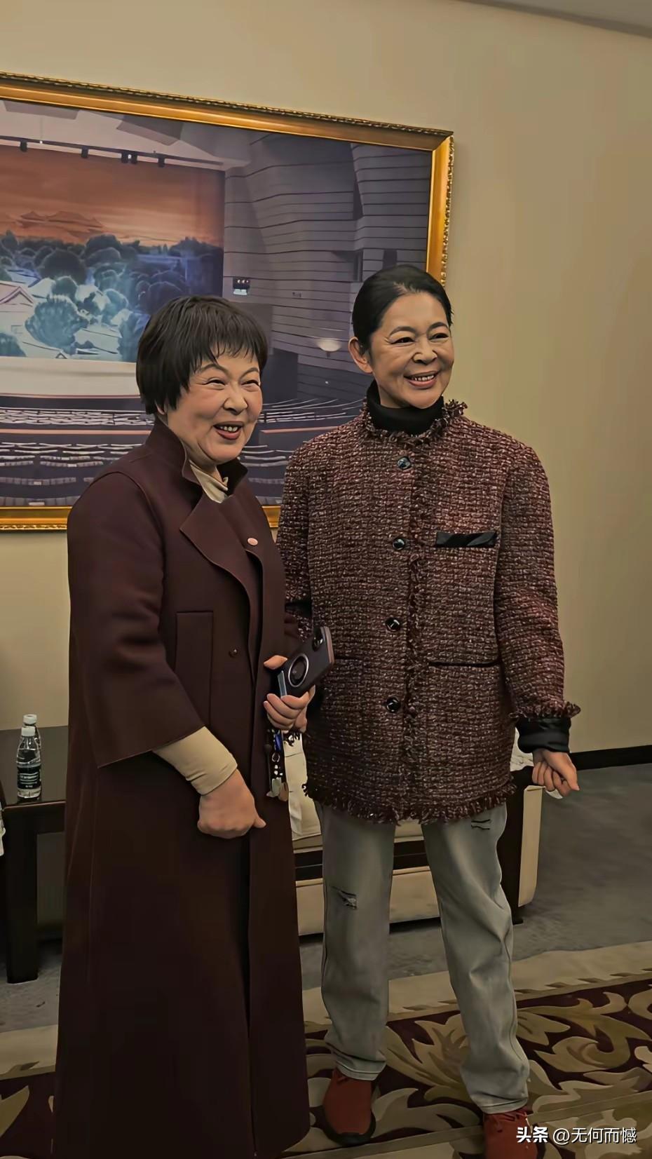 倪萍大姐岁数大了，面相也发生了翻天覆地的变化，和年轻的时候相比，完全就是两个人了