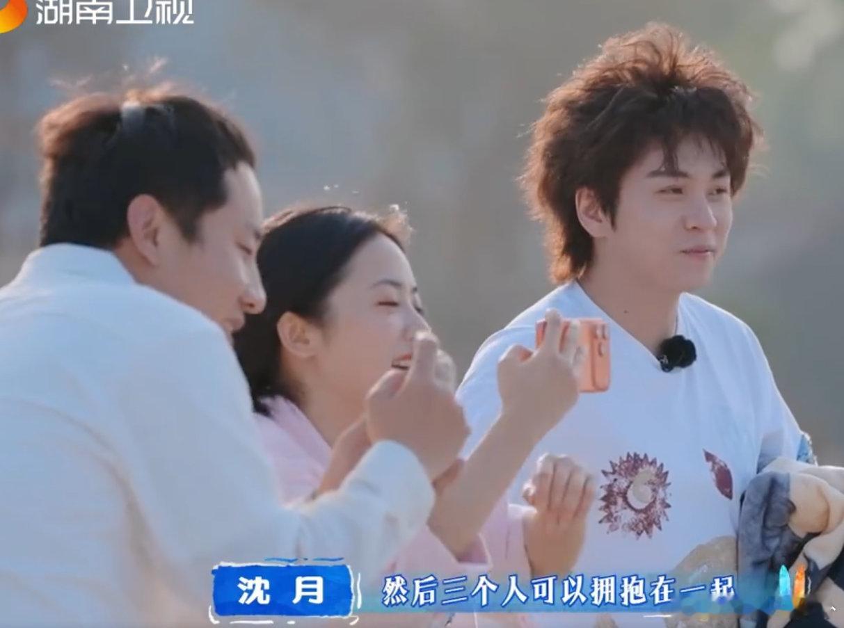 沈月镜头下的闺蜜亲爱的客栈沈月也太会拍了吧！把闺蜜们的灵动瞬间抓得刚刚好，摄影师