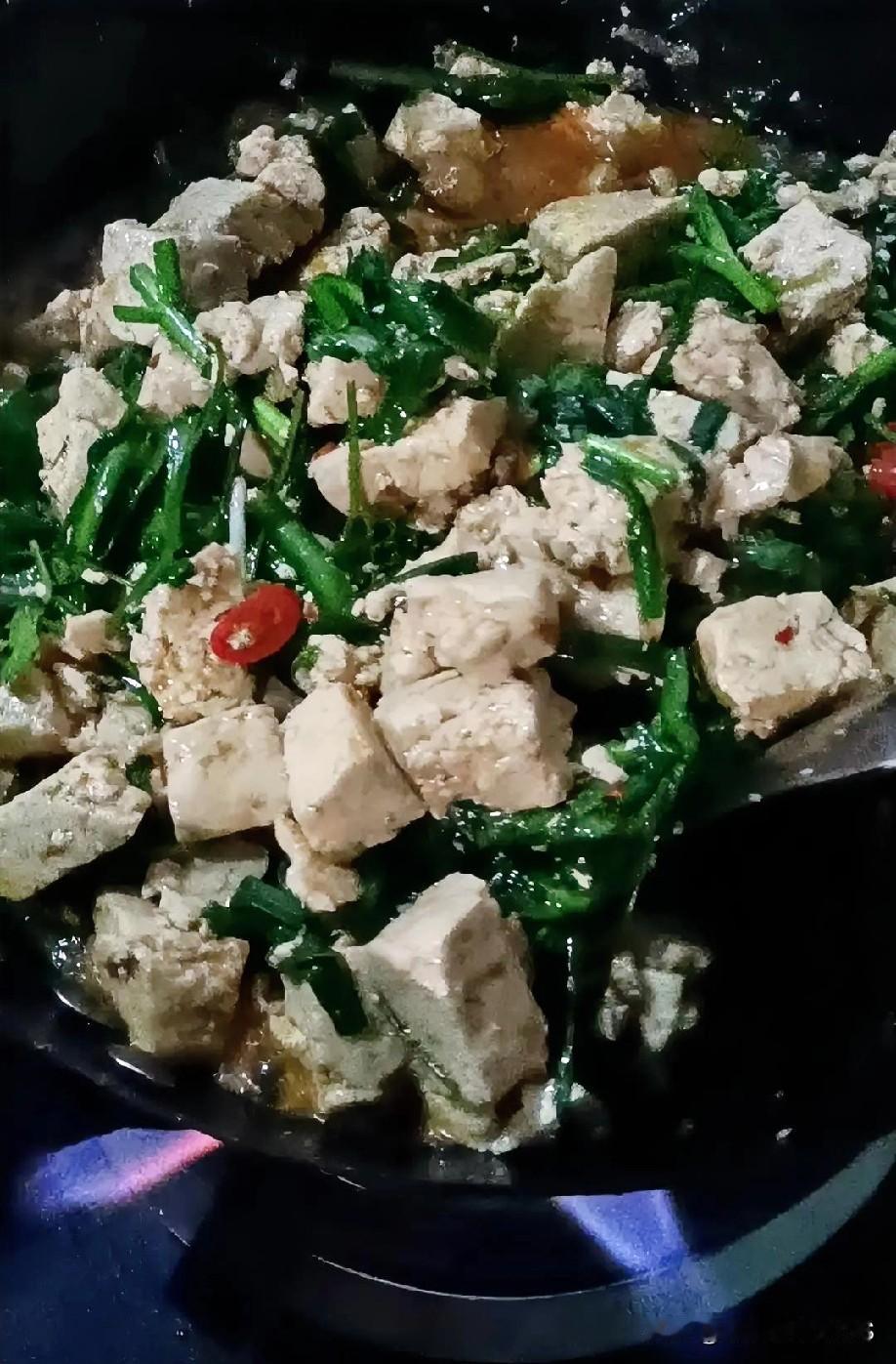 晒图笔记大赛头条得坚持每天发作品，这点太关键了！从经验看，只有持续更新，平台才愿