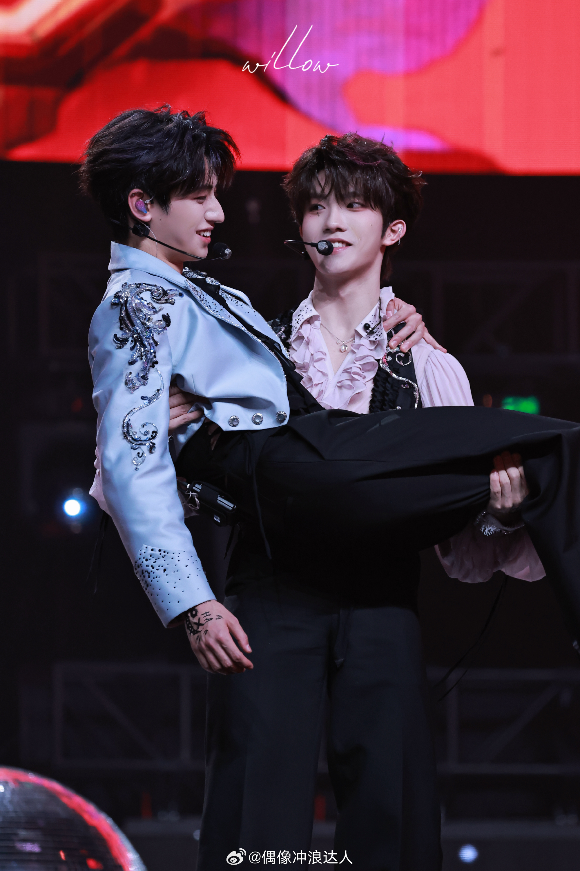 朱苏cp站姐唯爱战地玫瑰愚人节站姐团建好多家发了朱苏。。 