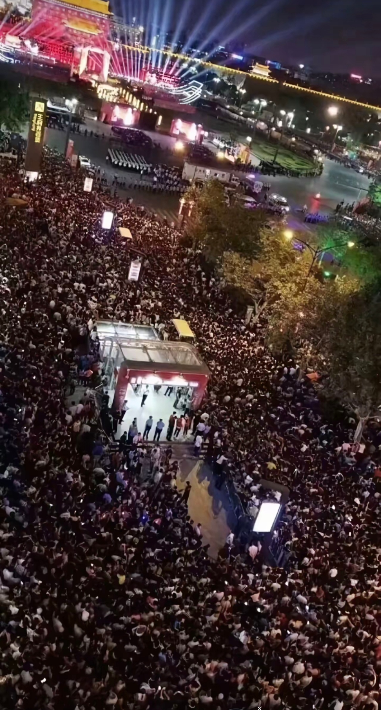 长红顶流，国民演员是这样的。火了一年一年又一年 杨幂广州线下活动人气