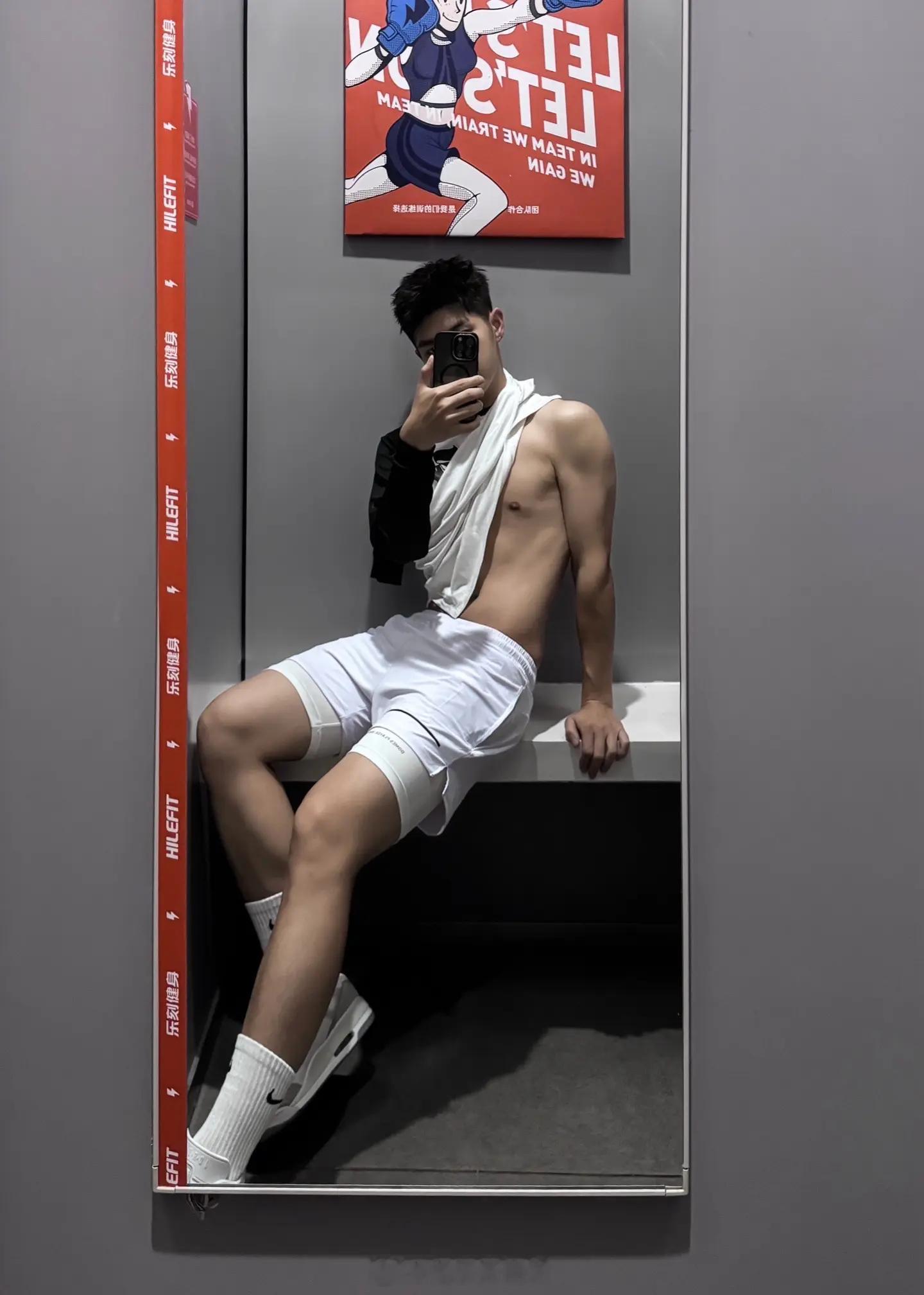 白袜体育生[舔屏][舔屏][舔屏] 