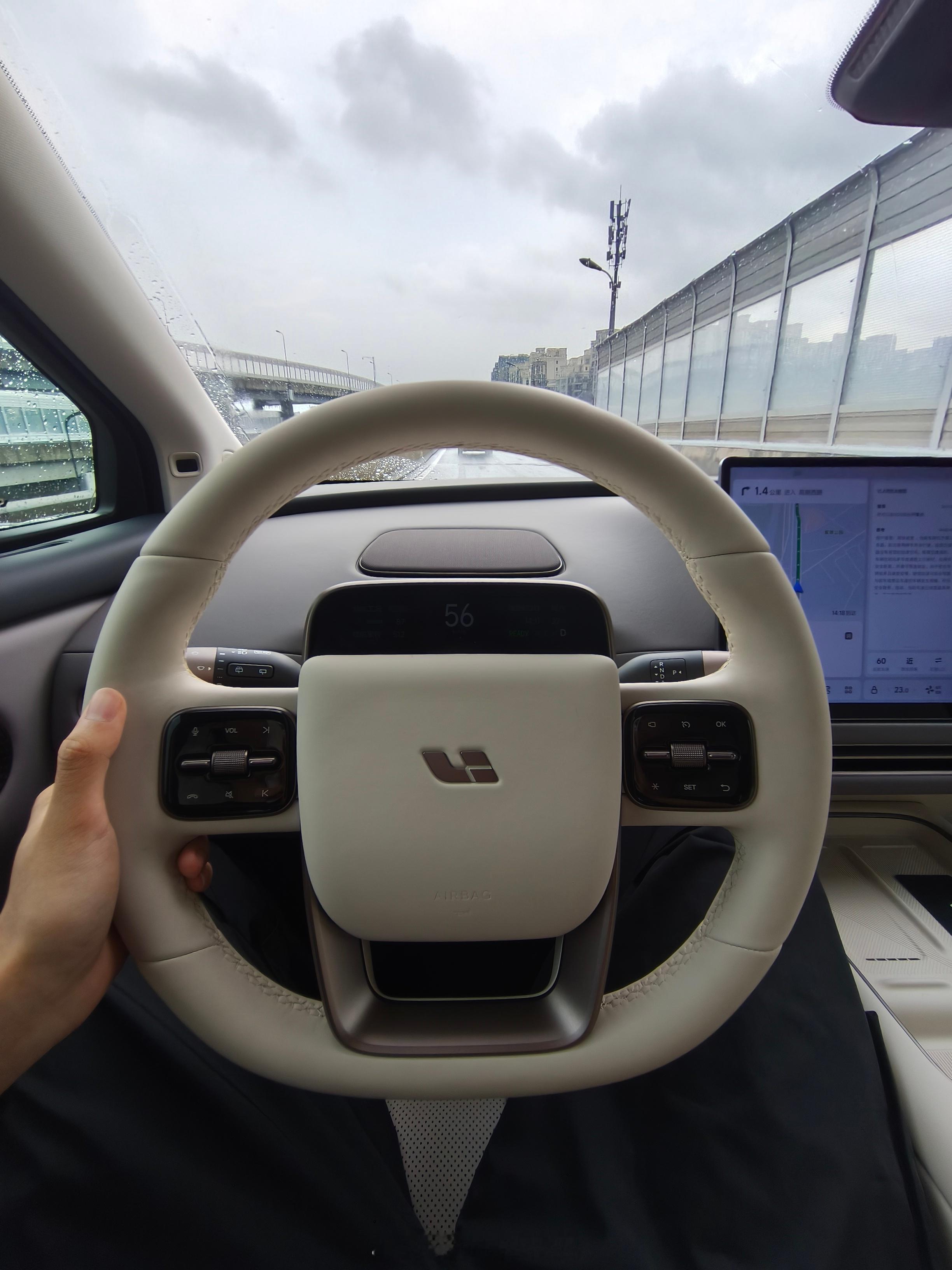 「理想目前驾驶质感最好的车，i8」以前只会吹冰箱彩电大沙发的老师们，很难挖掘到i