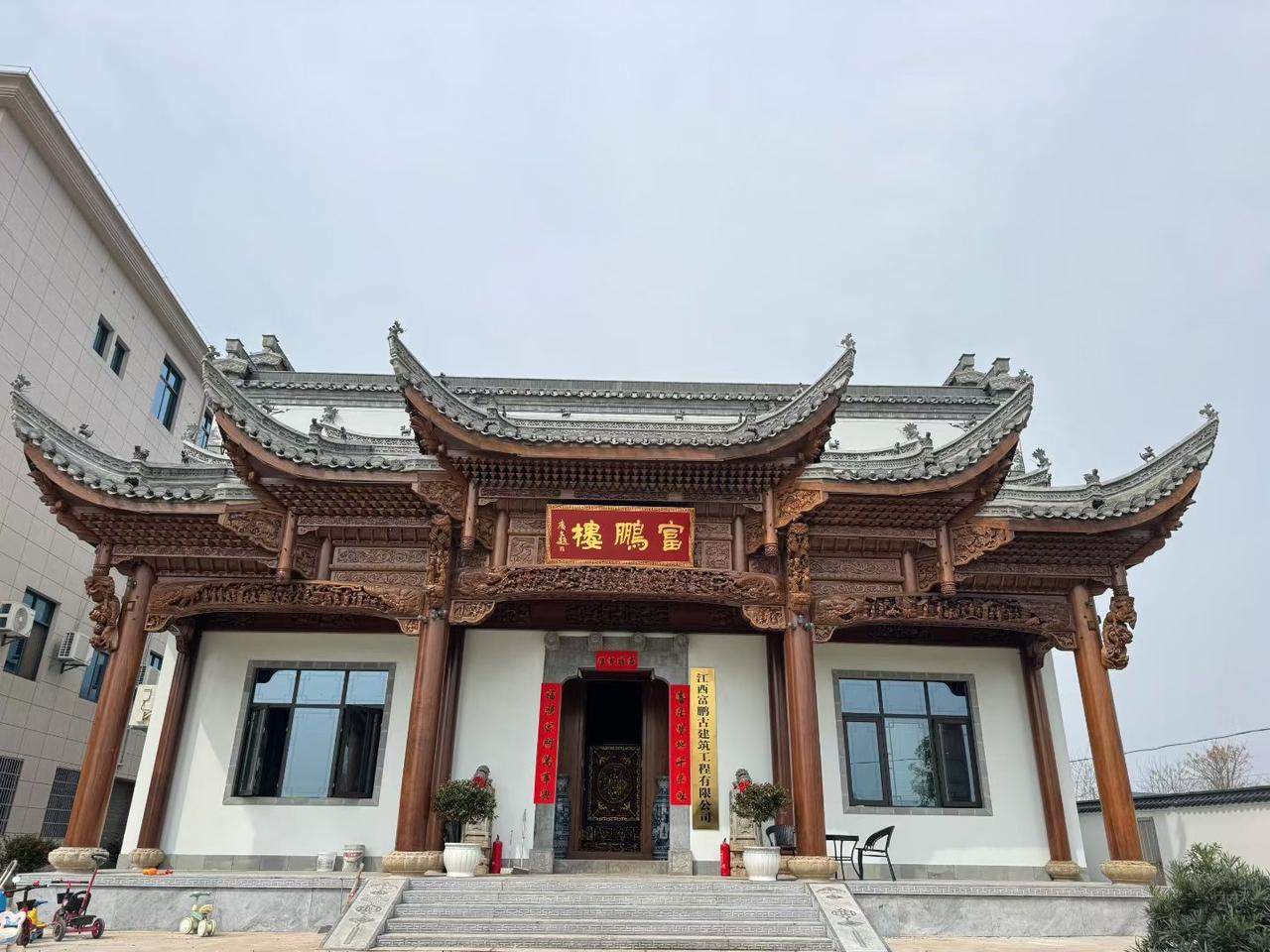 丙午马年，策马扬鞭。二十年匠心坚守，今朝续写华章[烟花][福][玫瑰]
（富鹏古