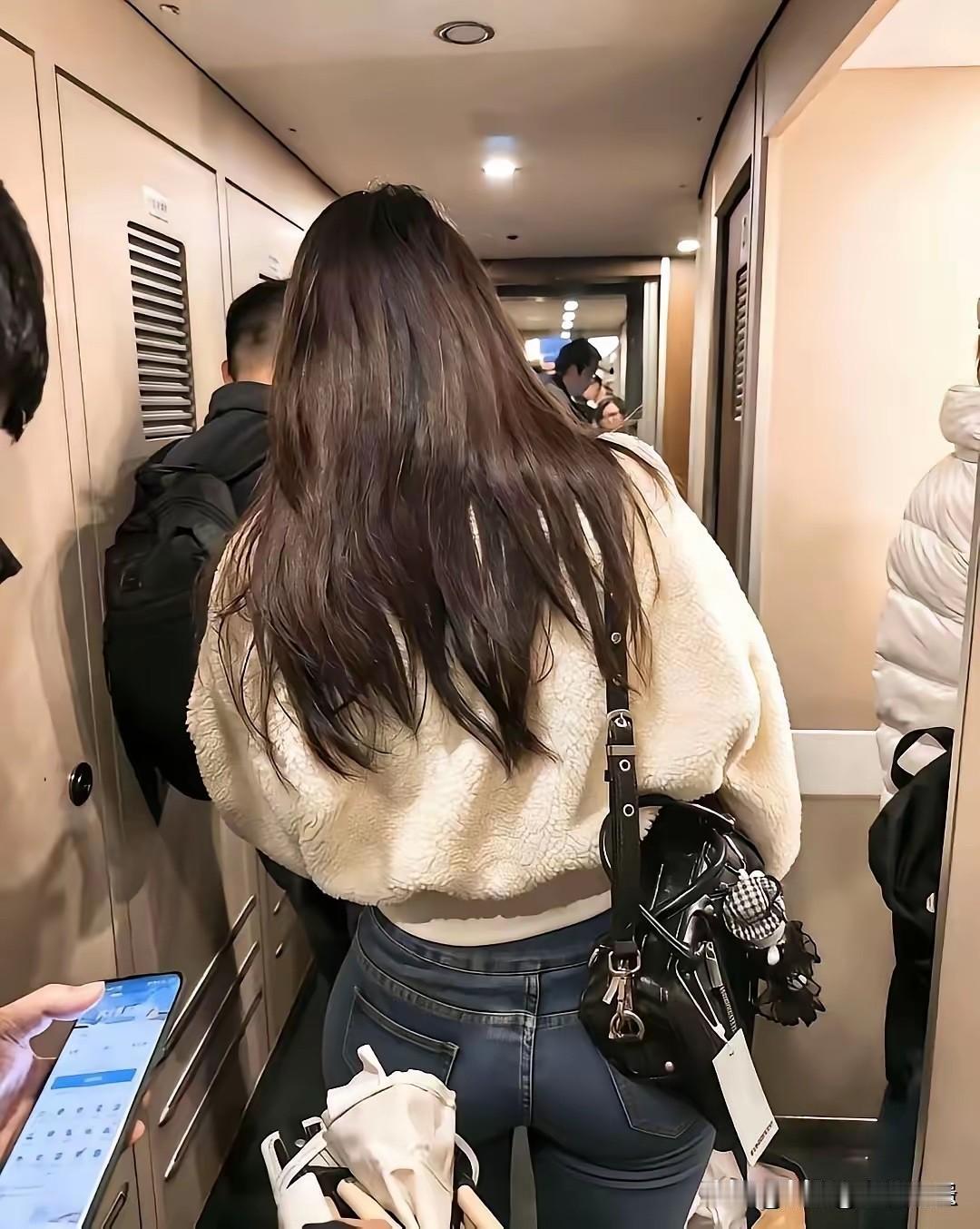 不懂就问，这属于什么身材，有点欣赏不来！