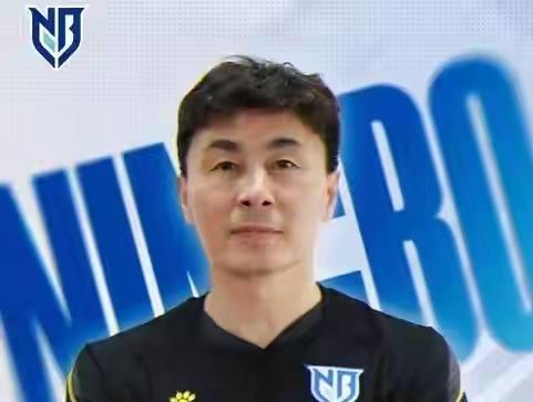 说起李玮锋，对于年龄稍大点的球迷几乎是无人不知，无人不晓，生于长春，典型的东北人