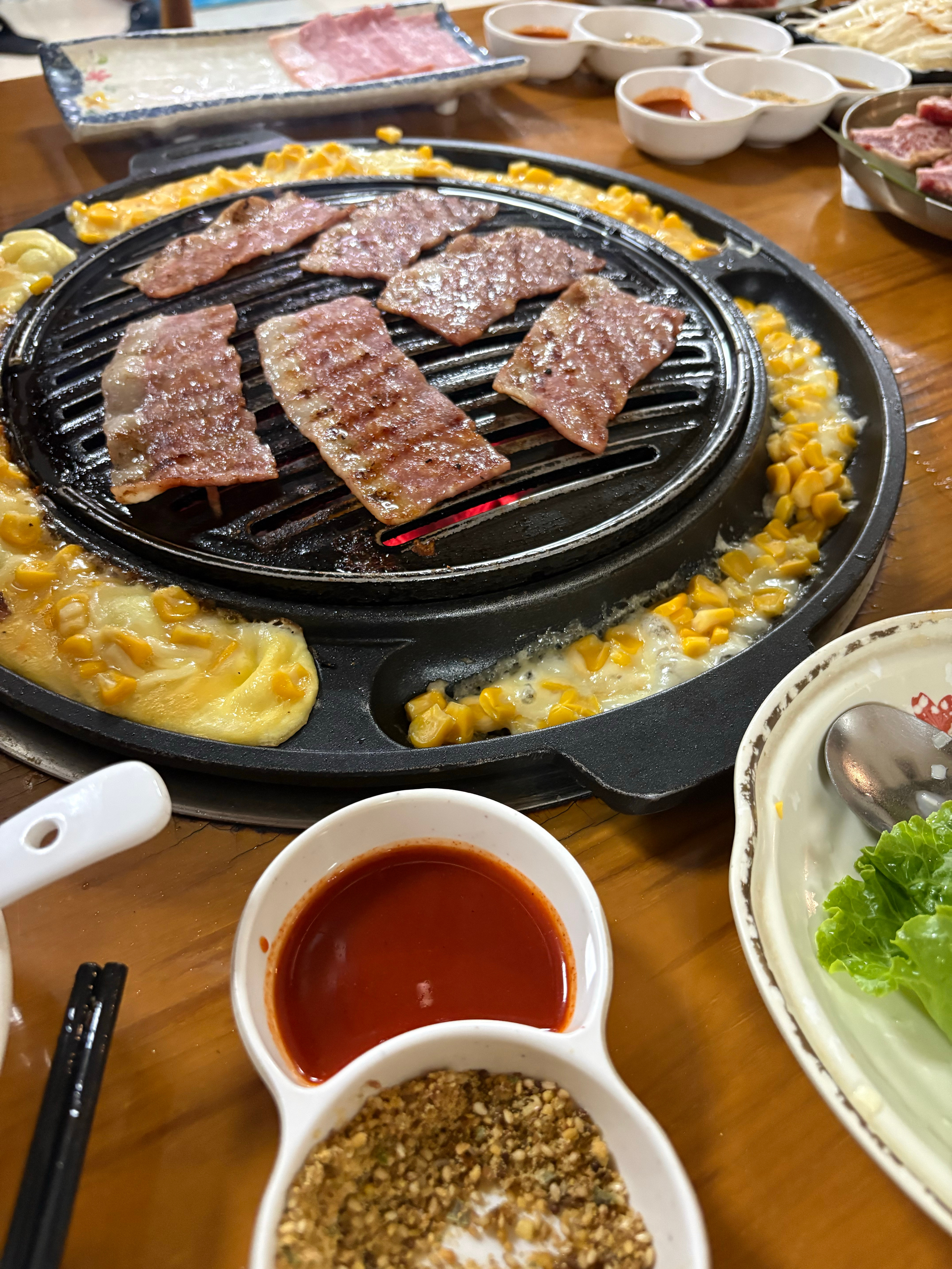 天天美食日记 好久没吃野人烤肉下雨天店里人也很多 莆田