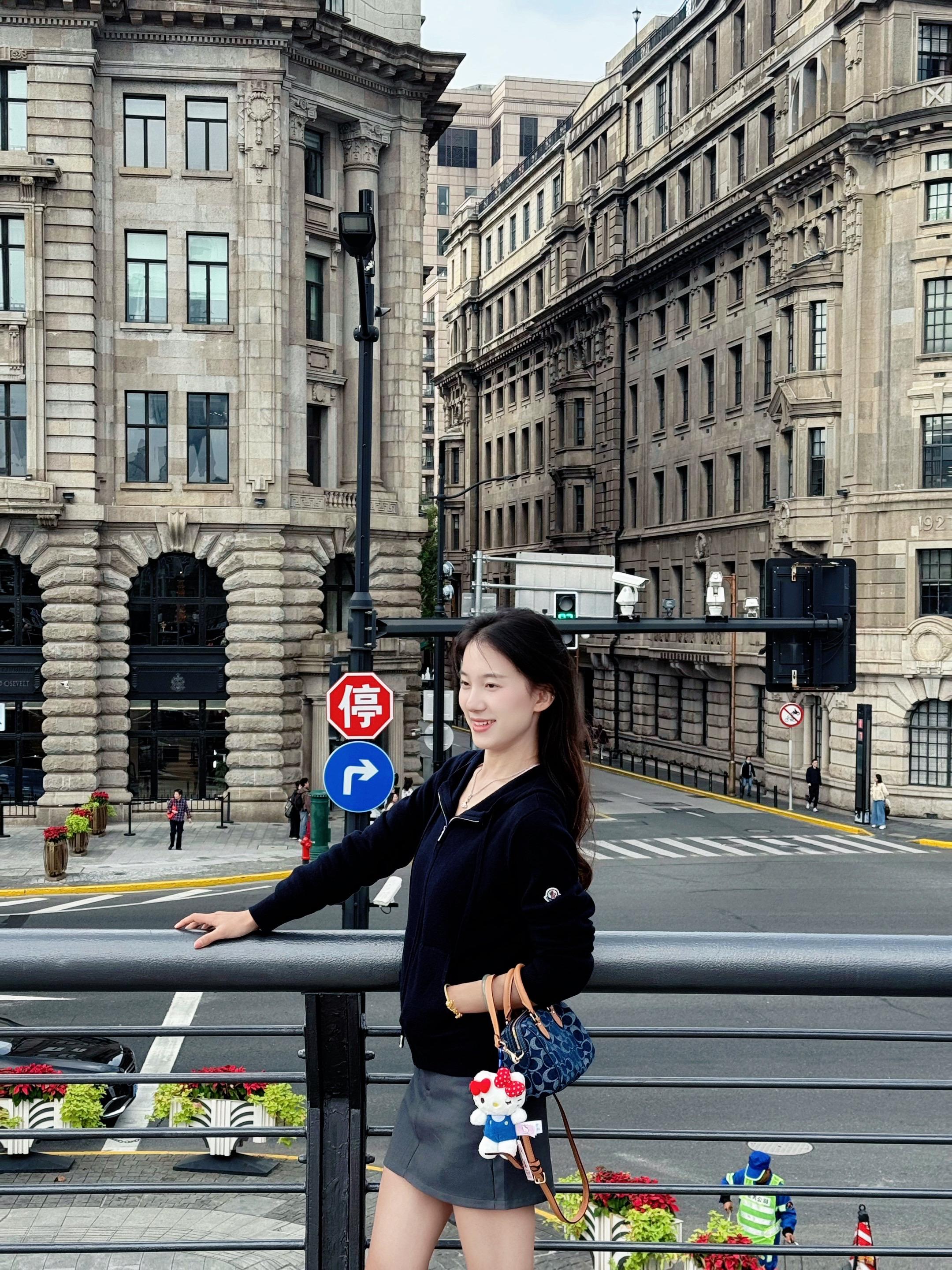 原来你看上的海 是上海。