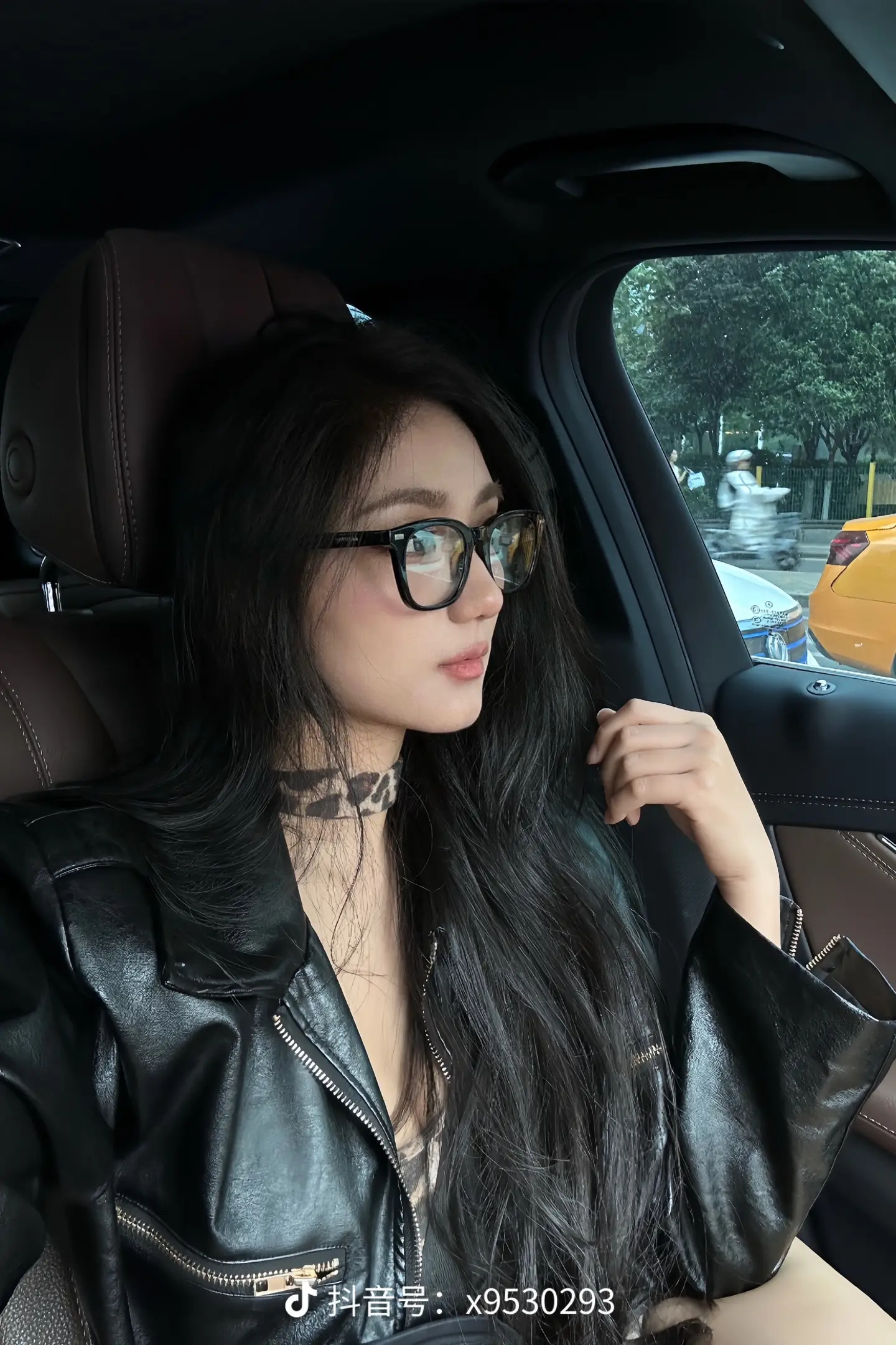 不要谩骂以前的自己 她当时一个人站在雾里也很迷茫