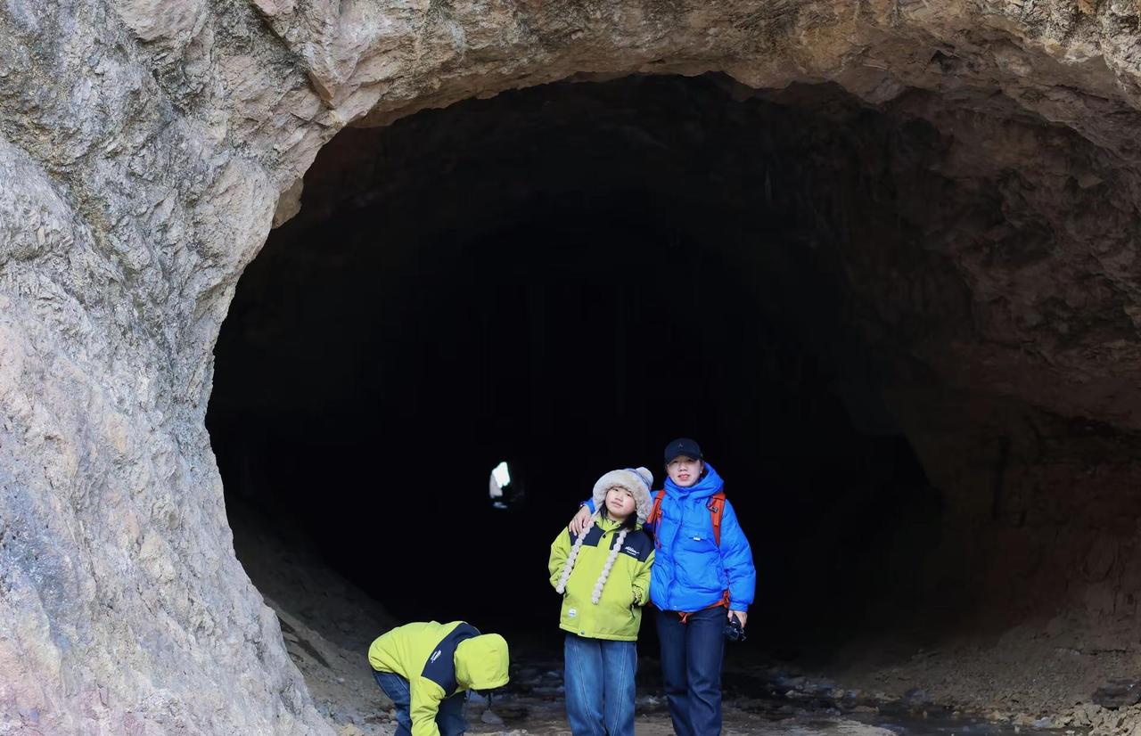 猜猜哪条徒步路线的山洞！