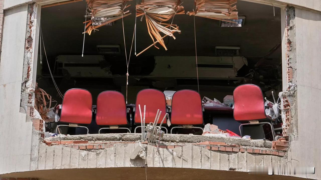 伊朗：如果美军继续封锁将面临回应措施

¬ 媒体：美国军事基地遭伊朗袭击损失比公