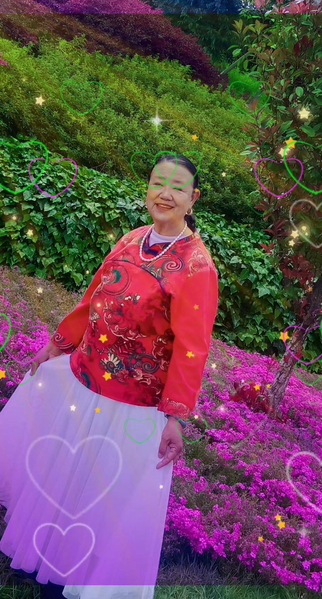 开心的梁奶奶