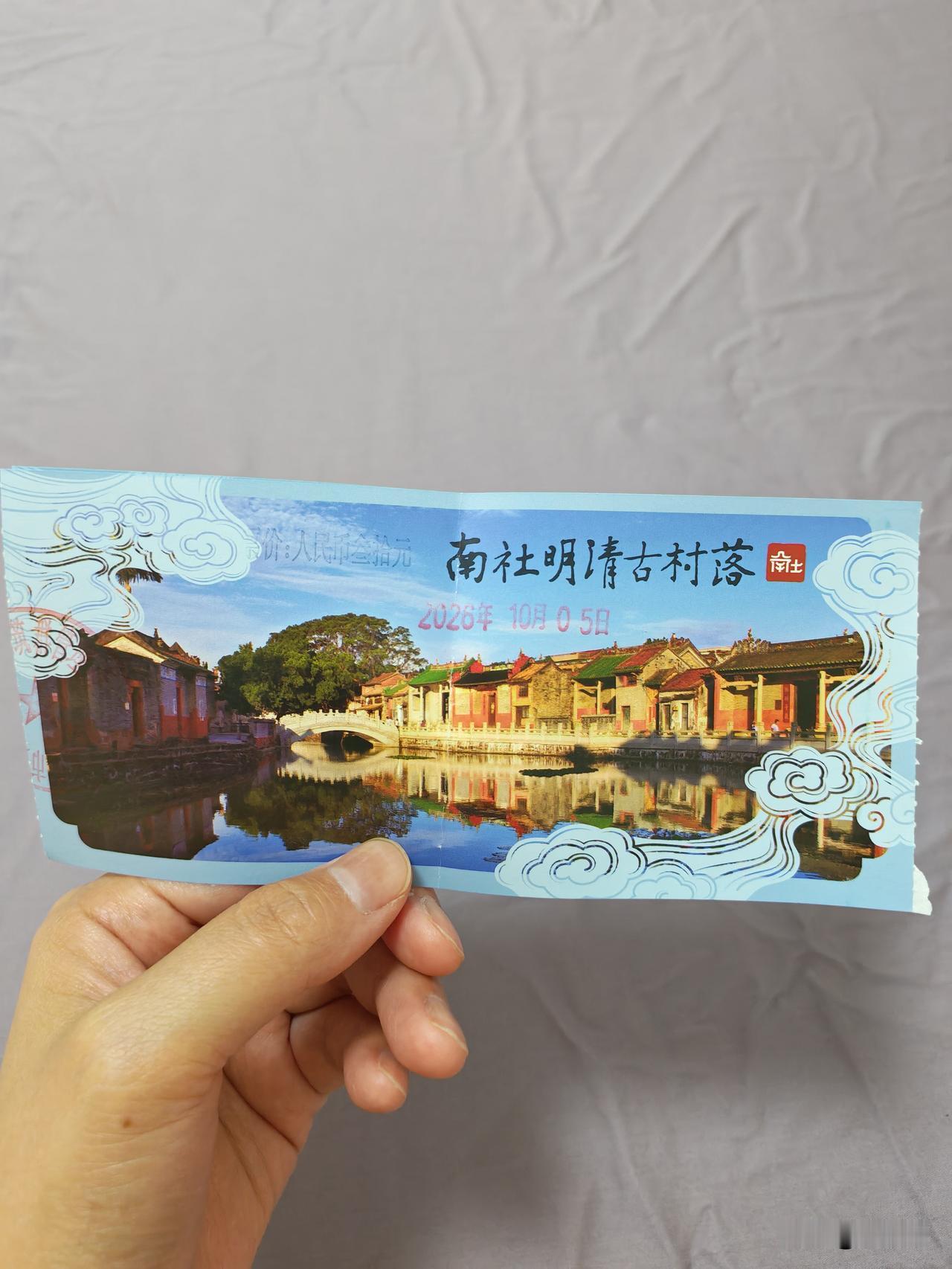 家有青春期的孩子真的头大，放假几天，想带他出去玩，这里不愿意去，那里也不愿意去，