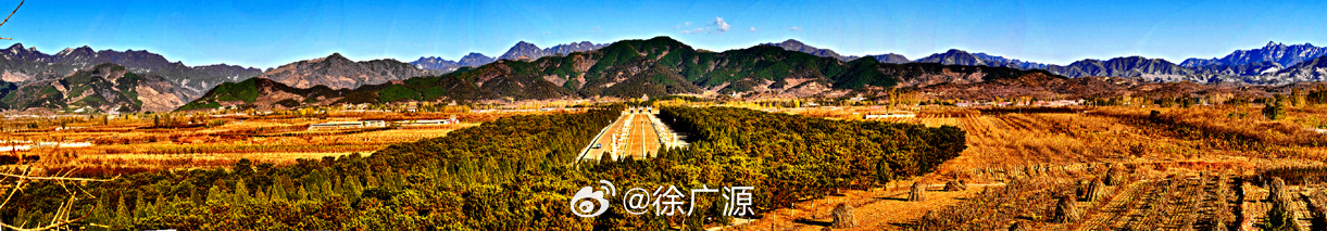 这张东陵全景照片是“颐和吴老”先生拍的，拍得很好！把东陵昌瑞山、左辅右弼之山及各