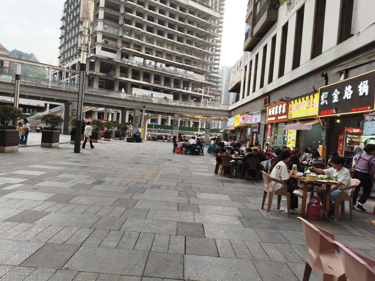 你刚毕业，凭什么给你高工资？
你给老子赚二万
我可以给你发一万五