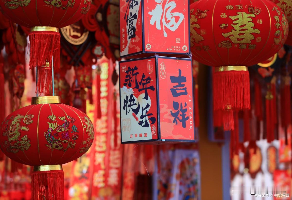 南方小年讲究清淡不油腻、温补不燥热、少糖少炸，既应节又不伤身。
年糕：必吃，但要