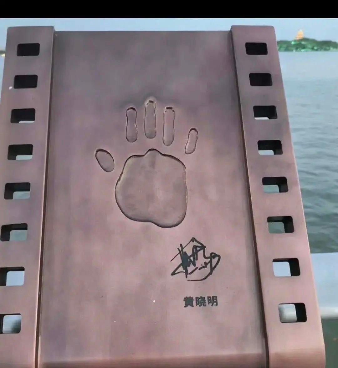 黄晓明的手怎么这么奇怪，手如其人 ​​​