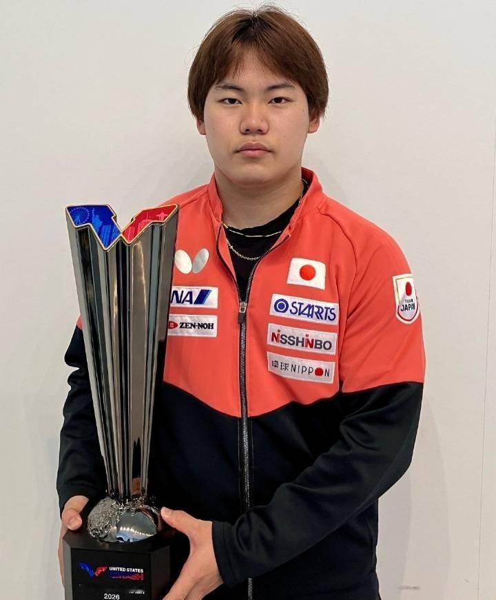 松岛辉空长得本来就不像19岁，不笑感觉更凶了