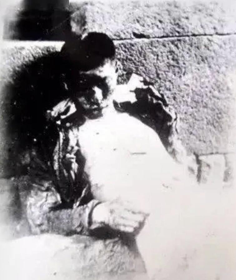 现在网上到处传他临死前的照片，其实根本不存在。福建档案馆查过，广州辛亥纪念馆翻烂