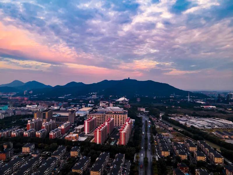 杭州集中供暖这事儿可太让人兴奋了！以往冬天，南方湿冷，只能羡慕北方人进屋就有暖气