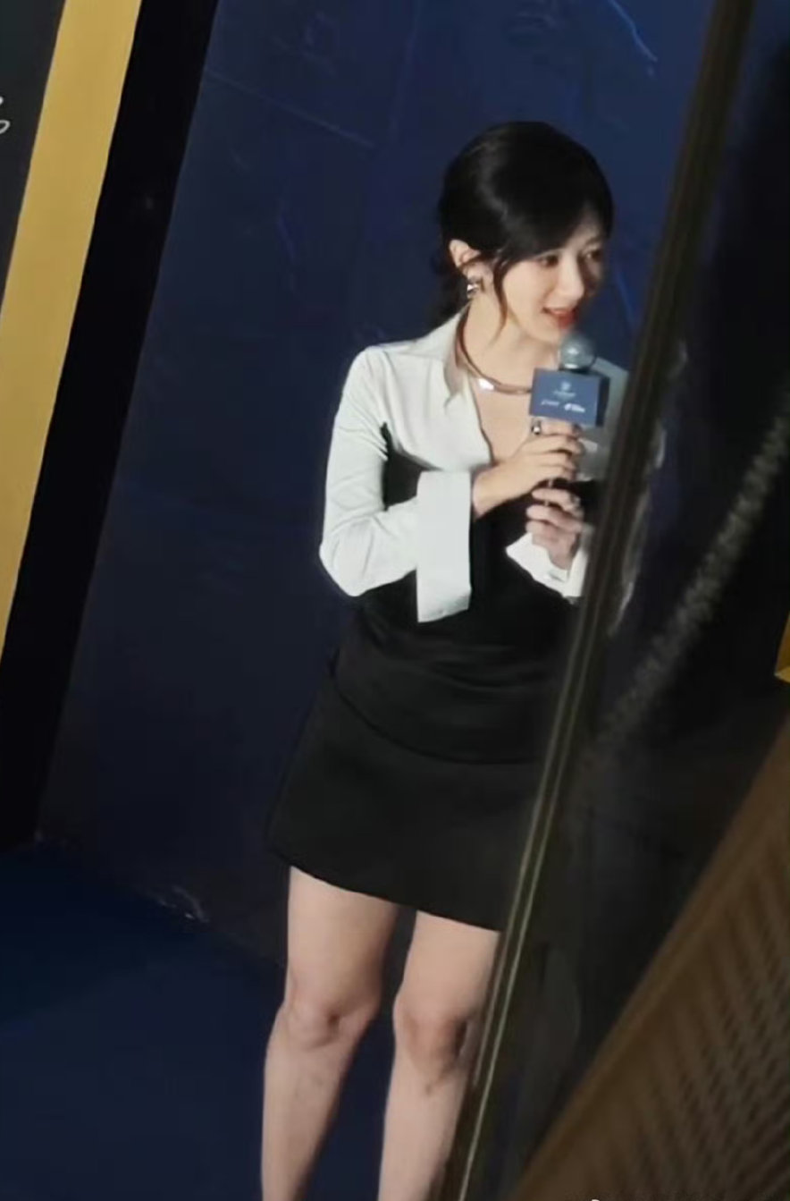杨紫活动直播生图，黑子还能说什么呢[揣手] ​ ​​​