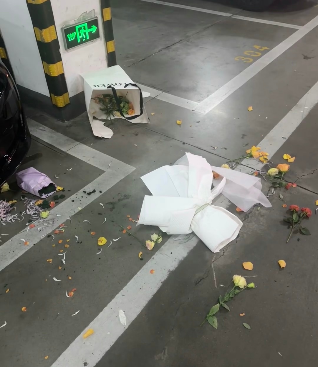 请问这里之前发生了什么… 