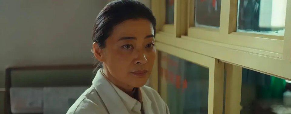 生命树：一声康卓玛，读懂梅婷饰演的张院长为何值得万民敬重追《生命树》时，我曾误以