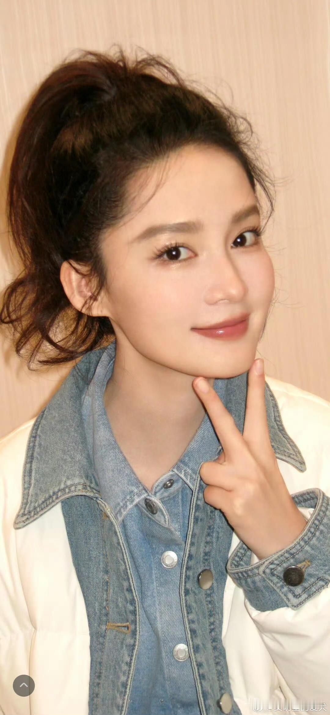 李沁怼脸拍，美美哒