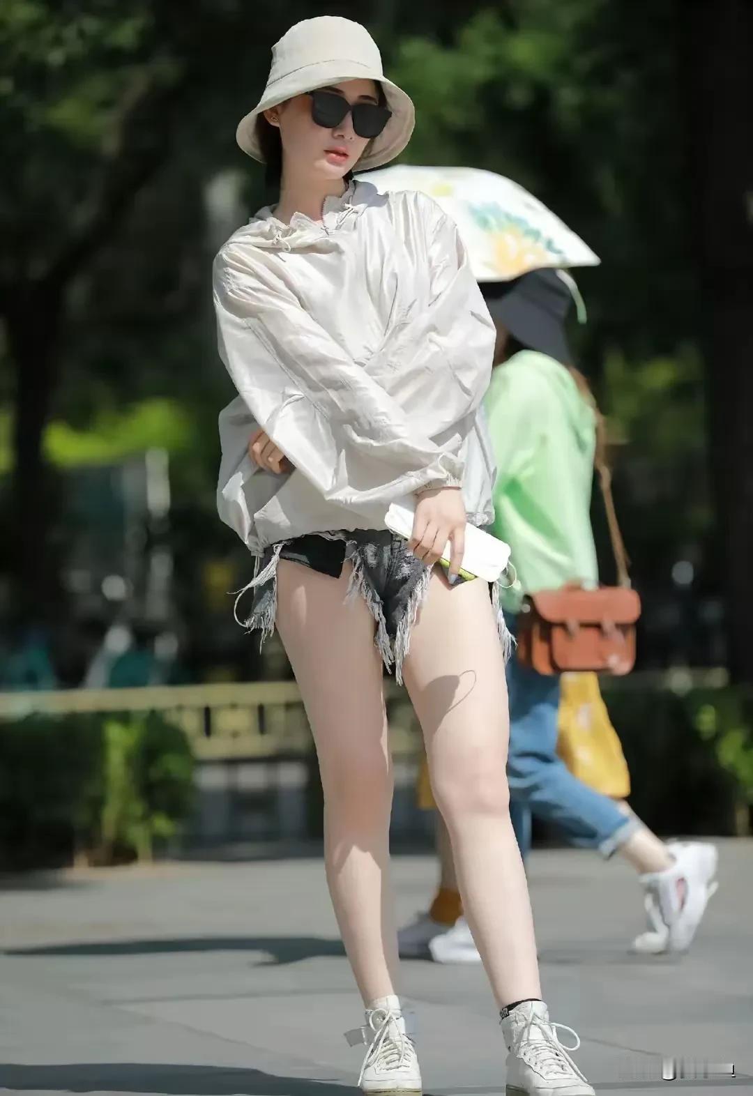 敬放下  敬坚持   敬付出  敬生命以痛吻我   
敬平凡，我们都在平凡中解脱