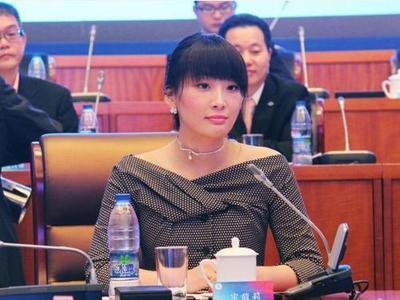 繁华喧闹的商业帝国背后，总有那一段段不为人知却又悄然发生的情节在静静地流淌着。
