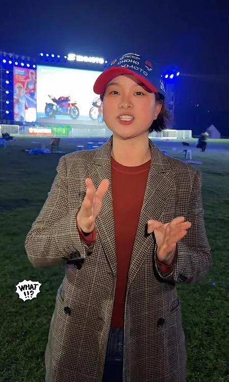 不知道大家有没有留意，张雪机车一路逆袭夺冠，背后离不开老板娘星姐的默默陪伴。
 