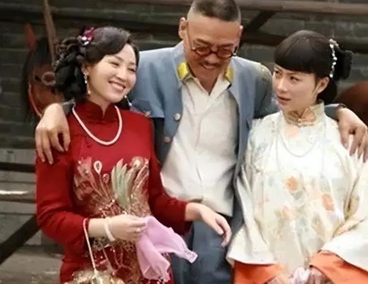 1923年夏夜，四川军阀杨森喝得醉醺醺回了家，竟将干女儿抱进卧室。第二天醒来后，