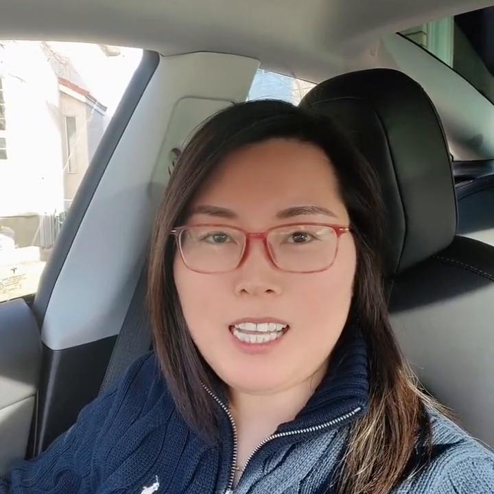 清清漫步加拿大，分享有烟火气的海外生活。今天大家得跟我一块出个门，我上次不是说把