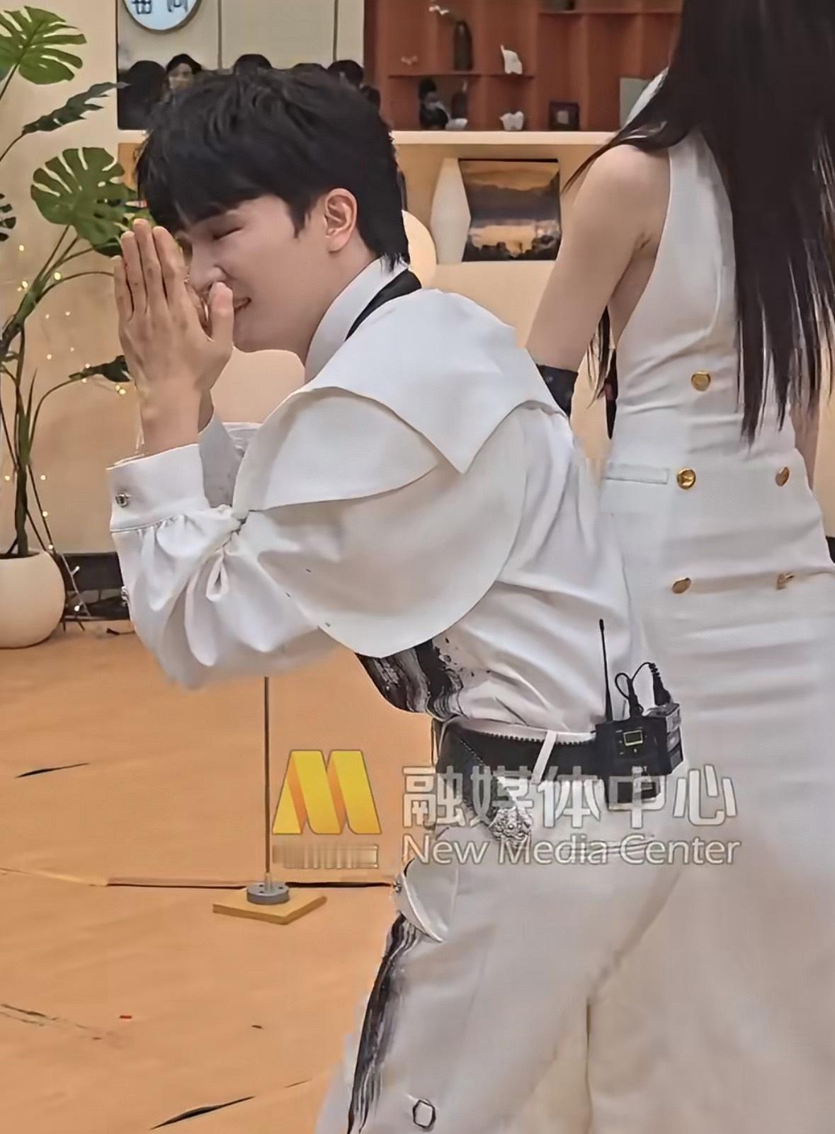 腰怎么这么细！！！