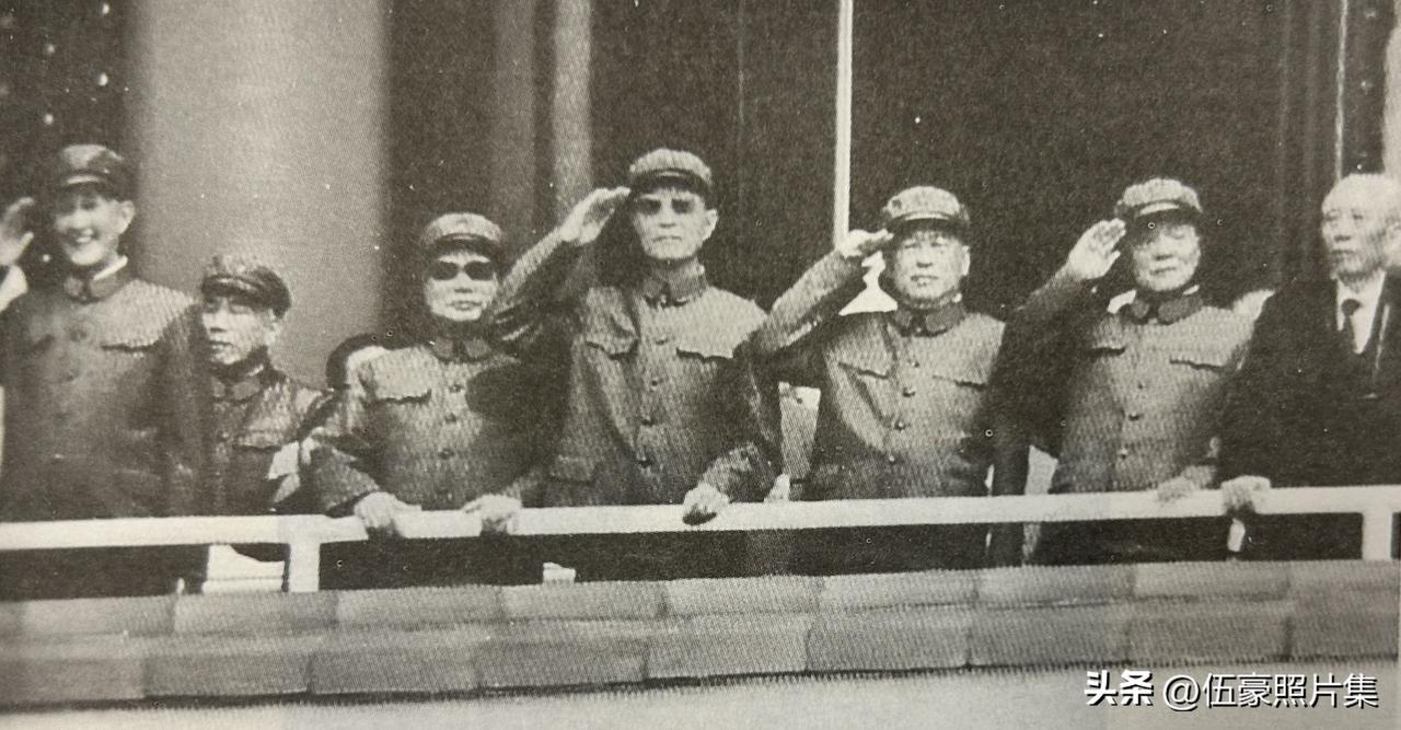 1984年10月1日，第十二届军委常务工作的领导，左起：洪学智、杨得志、张爱萍、