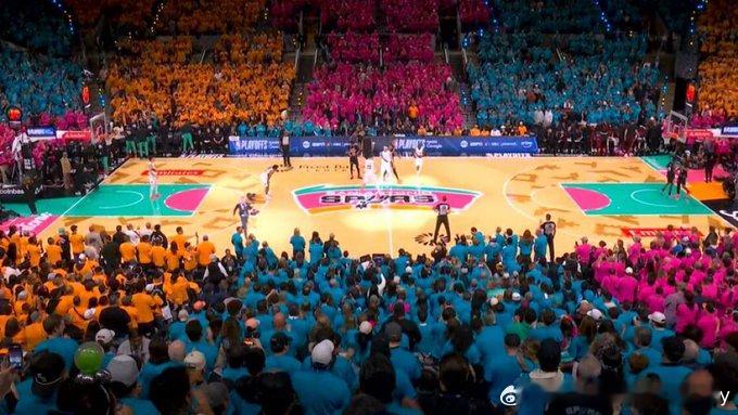 马刺这个主场真的太整齐了，强迫症极致舒适 