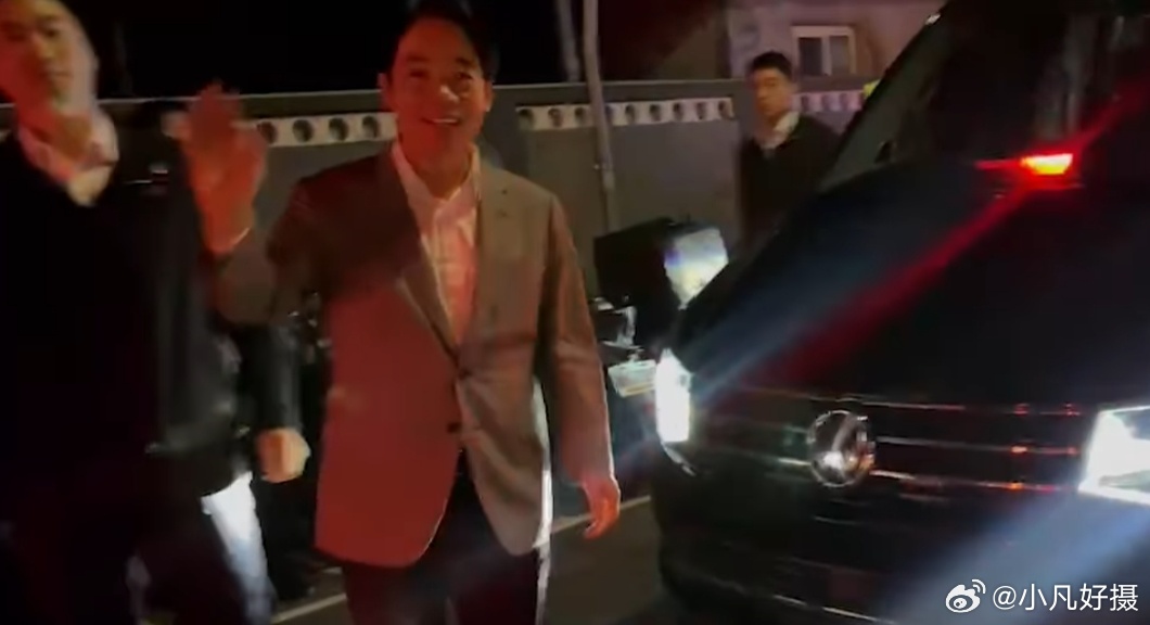 网友：前一刻还在笑，后一刻好悲伤。活生生被台独害死的残疾人..........[